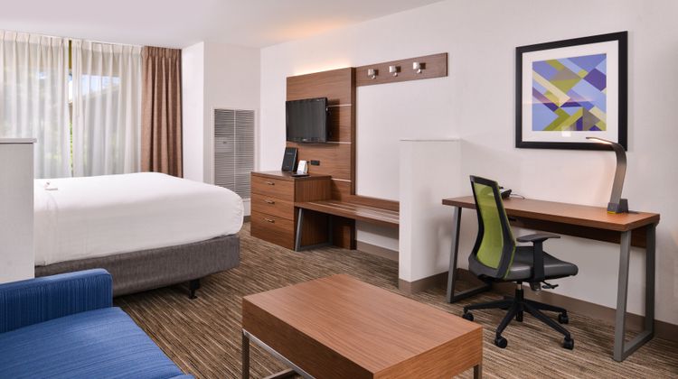 Holiday Inn Express Hotel & Suites Room