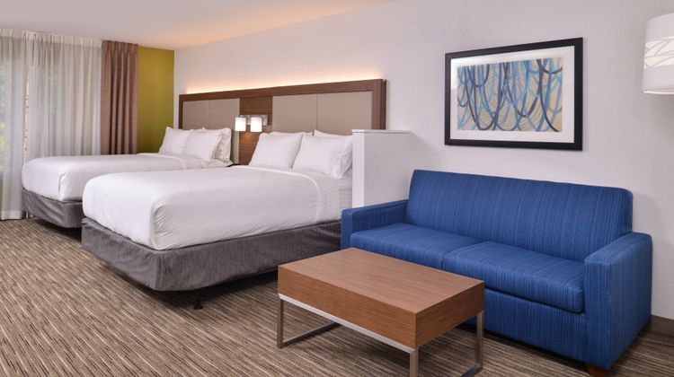 Holiday Inn Express Hotel & Suites Suite