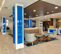 Holiday Inn Express & Suites Longview So Lobby