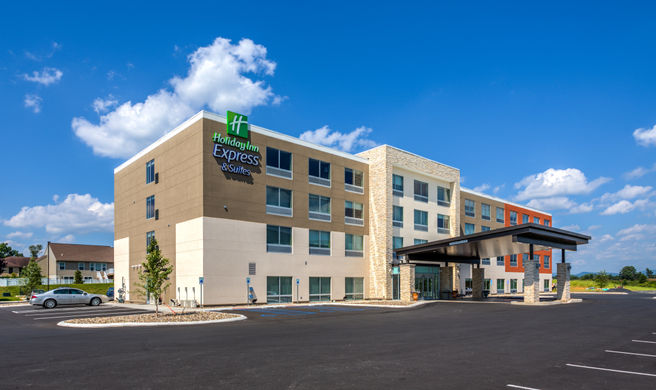 Holiday Inn Express & Stes Reedsville Exterior