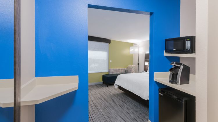 Holiday Inn Express & Stes Missouri City Room