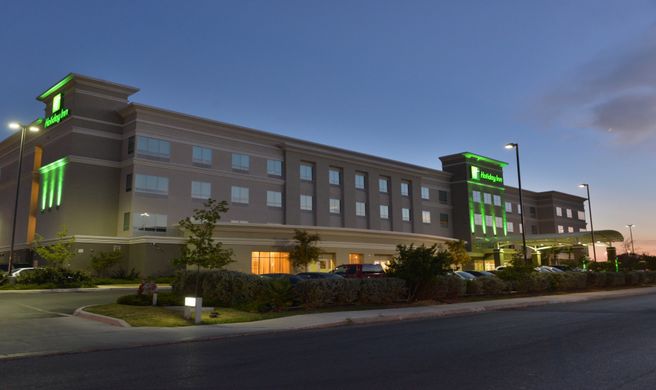 Holiday Inn Hotel & Suites NW Exterior