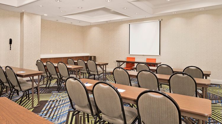 Holiday Inn Express Hotel & Suites Meeting