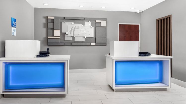 Holiday Inn Express Hotel & Suites Lobby