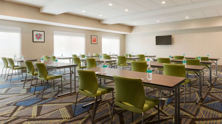 Holiday Inn Express/Suites Cincinnati NE Meeting
