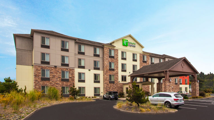 Holiday Inn Express Hotel & Suites Exterior