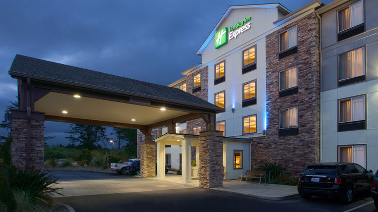 Holiday Inn Express Hotel & Suites Exterior