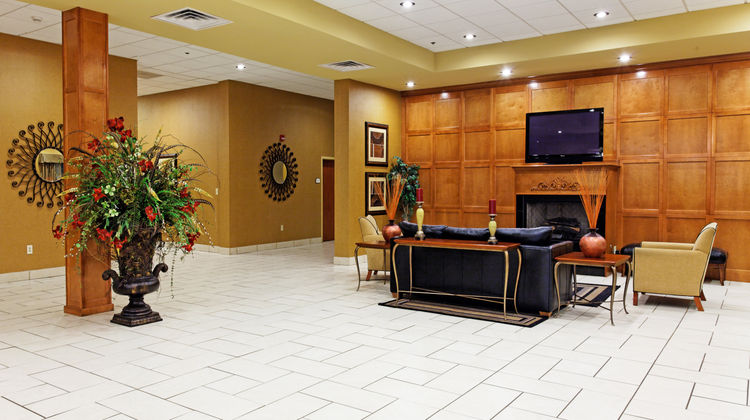 Holiday Inn Batesville Lobby