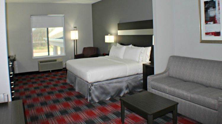Holiday Inn Express & Suites Bonham Suite