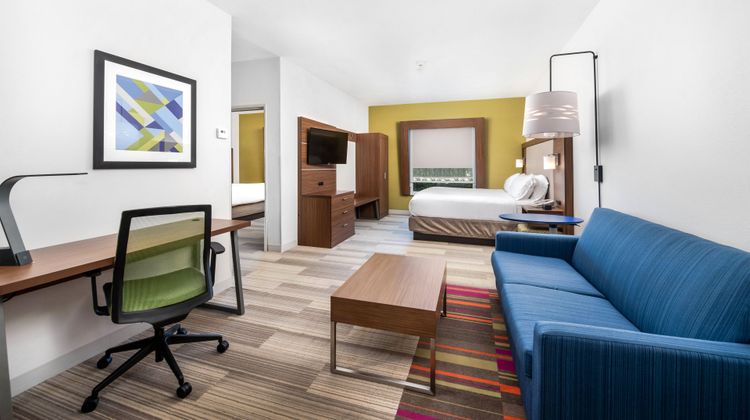 Holiday Inn Express Hotel & Suites Suite