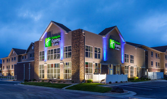 Holiday Inn Express & Suites Rapid City Exterior