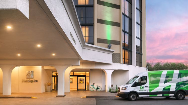 Holiday Inn Austin Town Lake Exterior
