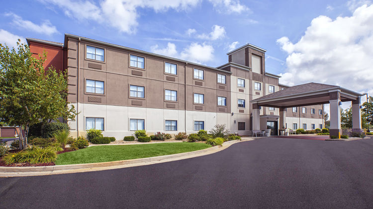 Holiday Inn Express Exterior