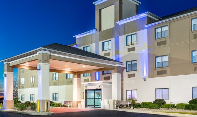 Holiday Inn Express Exterior