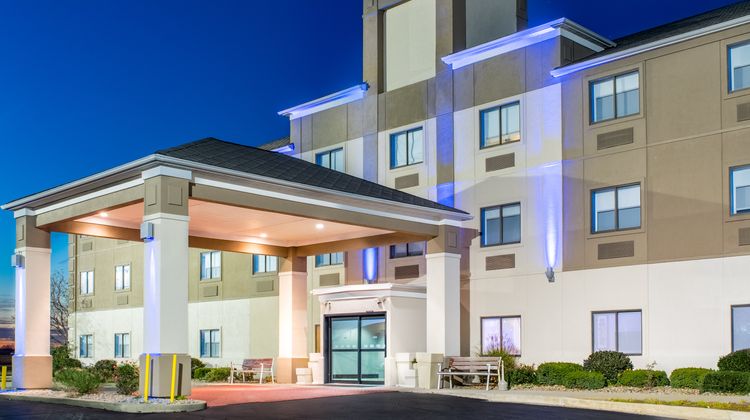 Holiday Inn Express Exterior