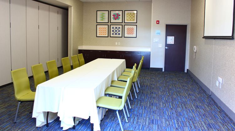 Holiday Inn Express Hotel & Suites Meeting