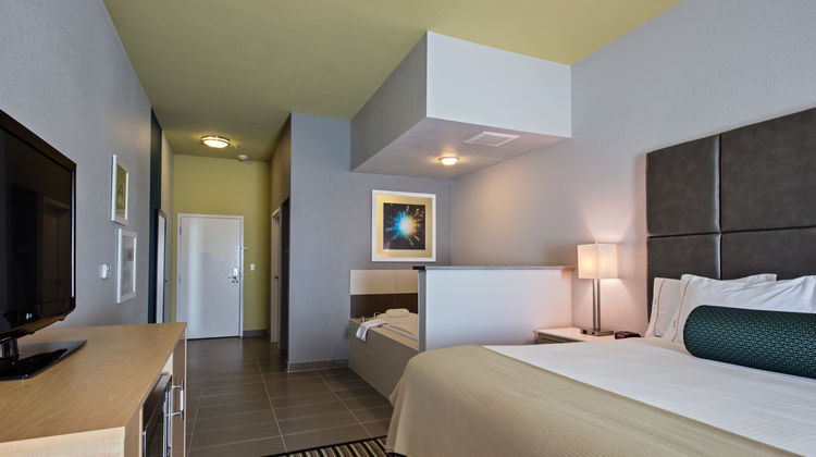 Holiday Inn Express & Suites Carlisle Suite