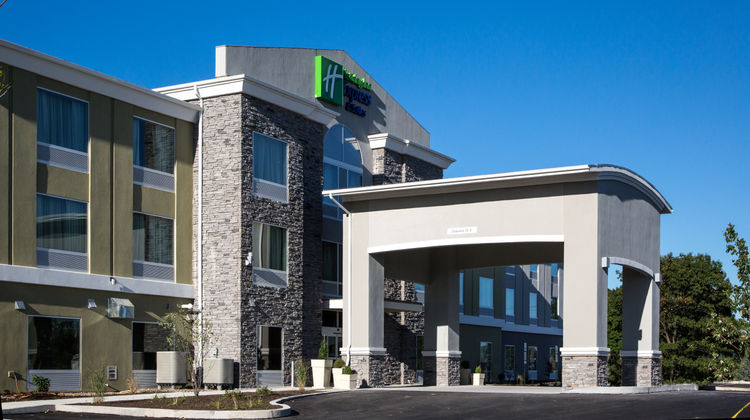 Holiday Inn Express & Suites Carlisle Exterior
