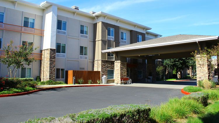 Holiday Inn Express Hotel & Suites Exterior