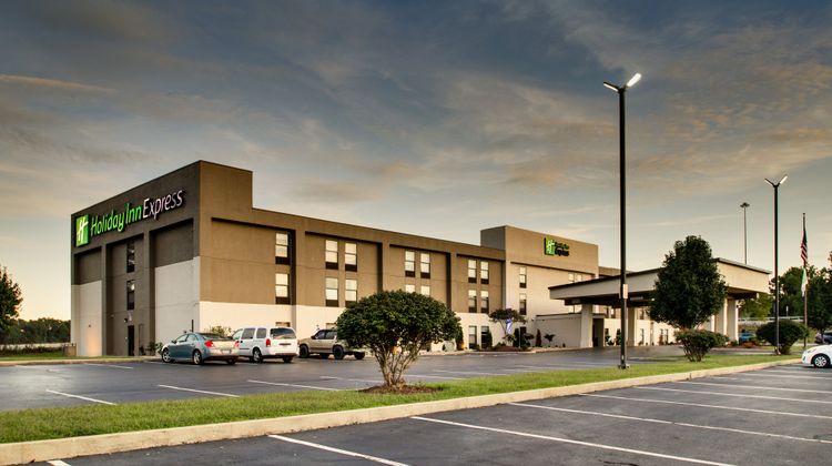 Holiday Inn Express Horse Cave Exterior