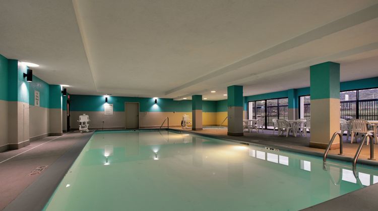 Holiday Inn Express Horse Cave Pool