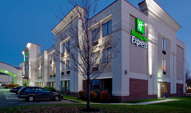 Holiday Inn Express Hotel & Suites Exterior