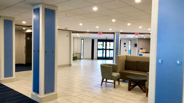 Holiday Inn Express Great Barring Lobby