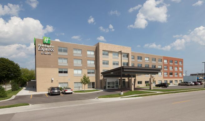 Holiday Inn Express & Suites Downtown Exterior