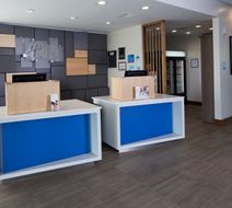 Holiday Inn Express & Suites Downtown Lobby