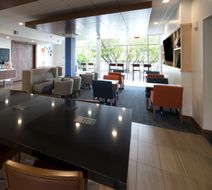 Holiday Inn Express & Suites Downtown Lobby
