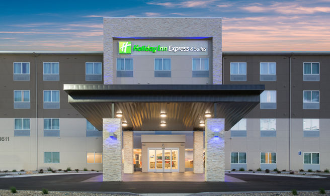 Holiday Inn Express & Suites Rushmore So Exterior