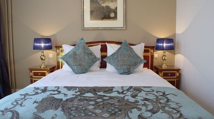 Ambassade Hotel Room
