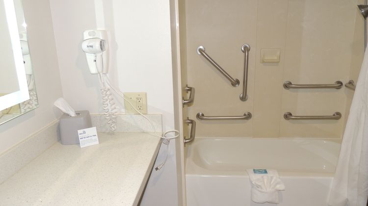 Holiday Inn Express/Suites Birmingham E Room