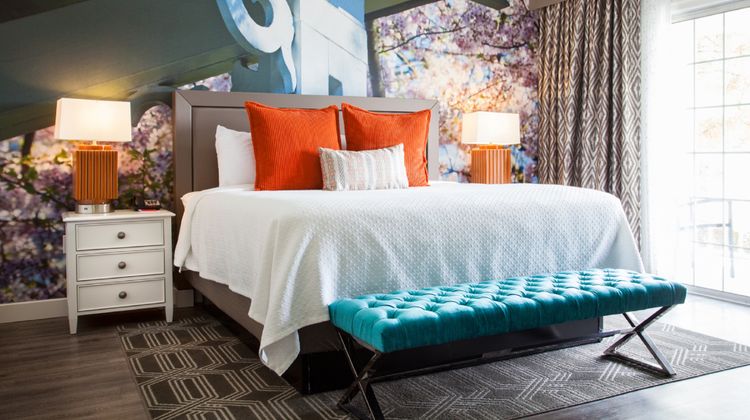Hotel Indigo Vinings Suite