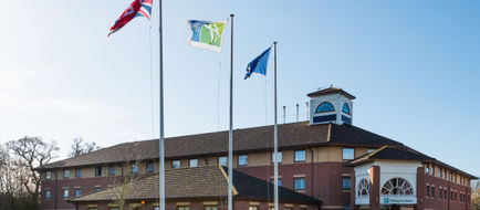 Holiday Inn Express Warwick Exterior