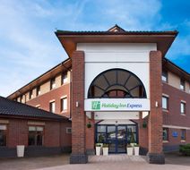 Holiday Inn Express Warwick Exterior