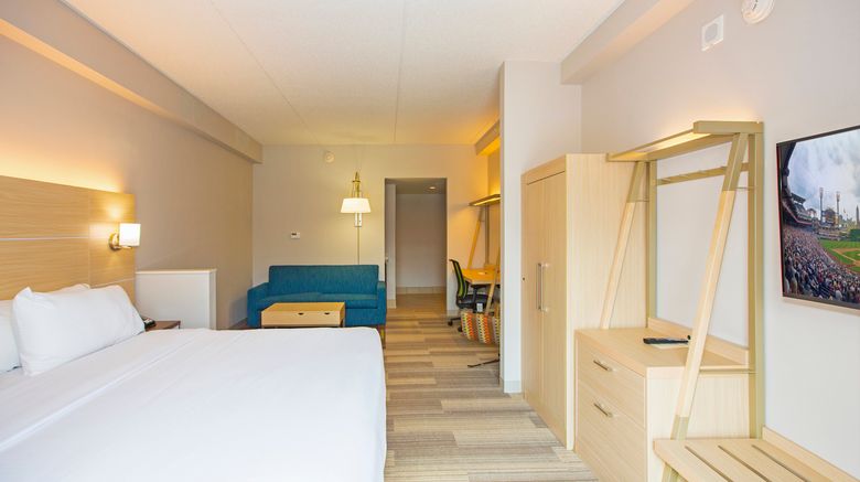 <b>Holiday Inn Express & Suites North Shore Suite</b>. Images powered by <a href="https://www.leonardoworldwide.com/" title="Leonardo Worldwide" target="_blank">Leonardo</a>.