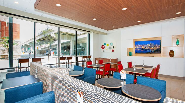 Holiday Inn Express & Suites North Shore Restaurant