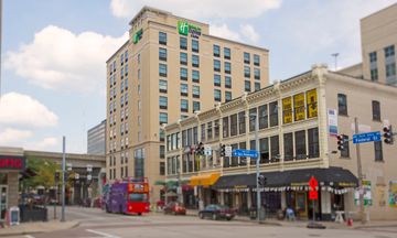 Holiday Inn Express & Suites North Shore