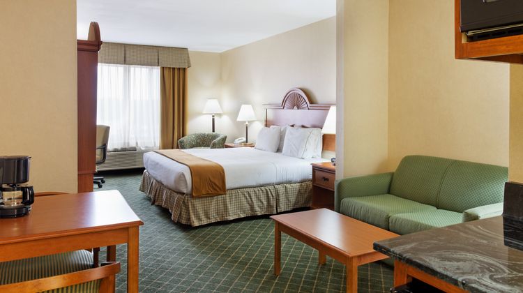 Holiday Inn Express & Suites Sylacauga Suite