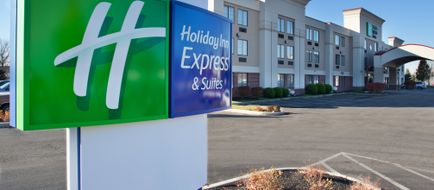 Holiday Inn Express Hotel & Suites Exterior