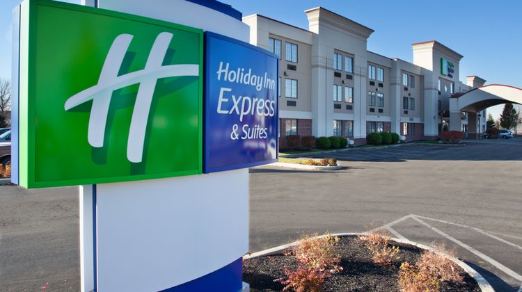 Holiday Inn Express Hotel & Suites Exterior