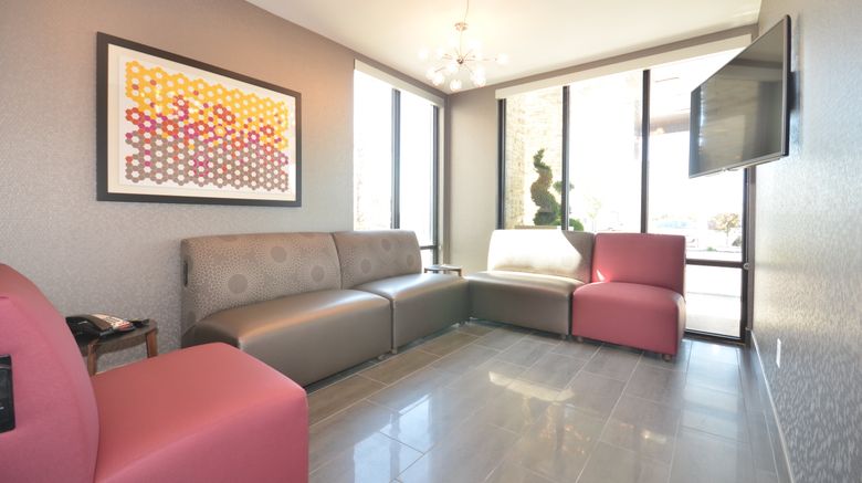 <b>Holiday Inn Express/Stes City Mid-Arpt Lobby</b>. Images powered by <a href="https://www.leonardoworldwide.com/" title="Leonardo Worldwide" target="_blank">Leonardo</a>.
