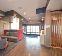 Holiday Inn Express/Stes City Mid-Arpt Lobby
