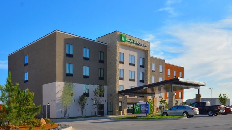 Holiday Inn Express/Stes City Mid-Arpt Exterior