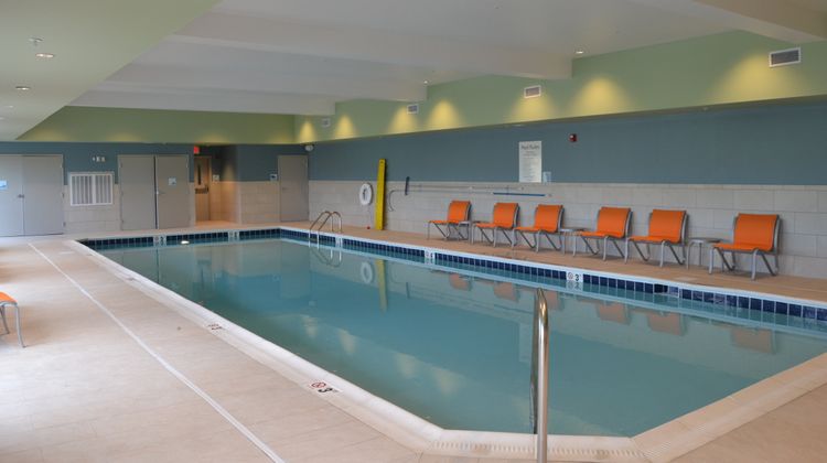 Holiday Inn Express/Stes Goodlettsville Pool