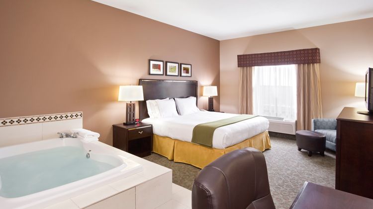 Holiday Inn Express Hotel & Stes SE Suite