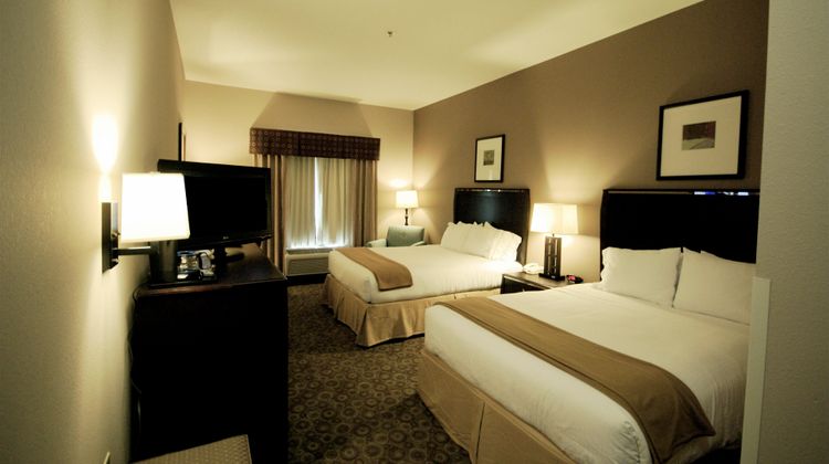 Holiday Inn Express Hotel & Stes SE Room
