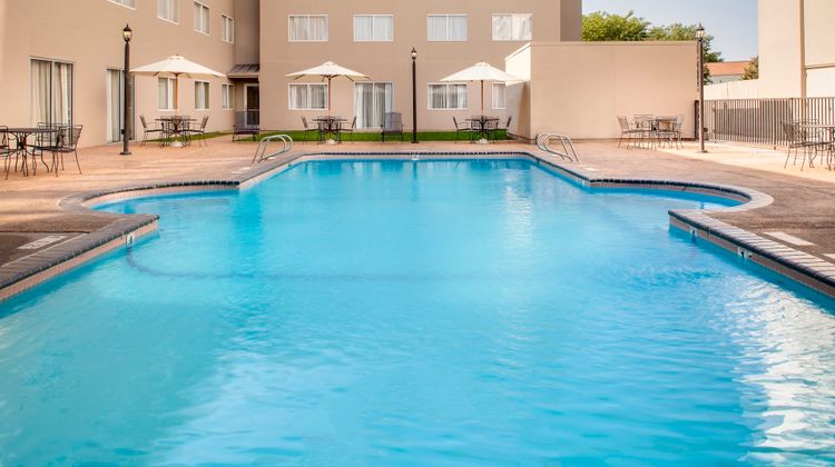 Holiday Inn Hotel & Suites Pool