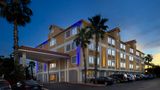 Holiday Inn Express Downtown Market Area Exterior
